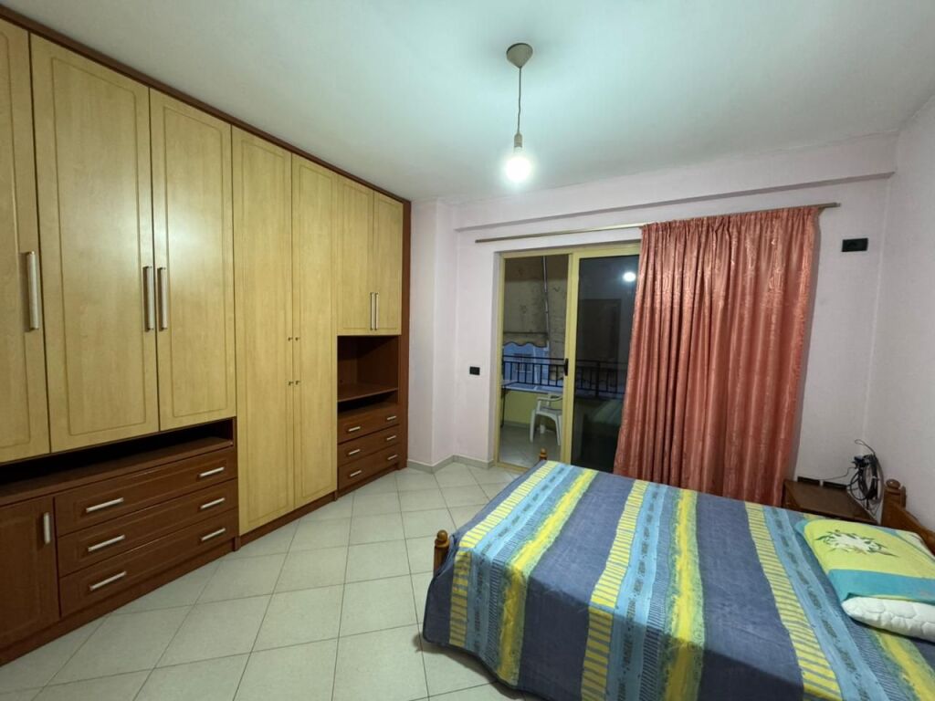 Apartament me Qira ne Zonen e Astirit 2+1+ 2 ballkone !