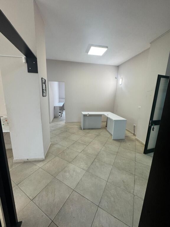 Business premises, 21 Dhjetori!