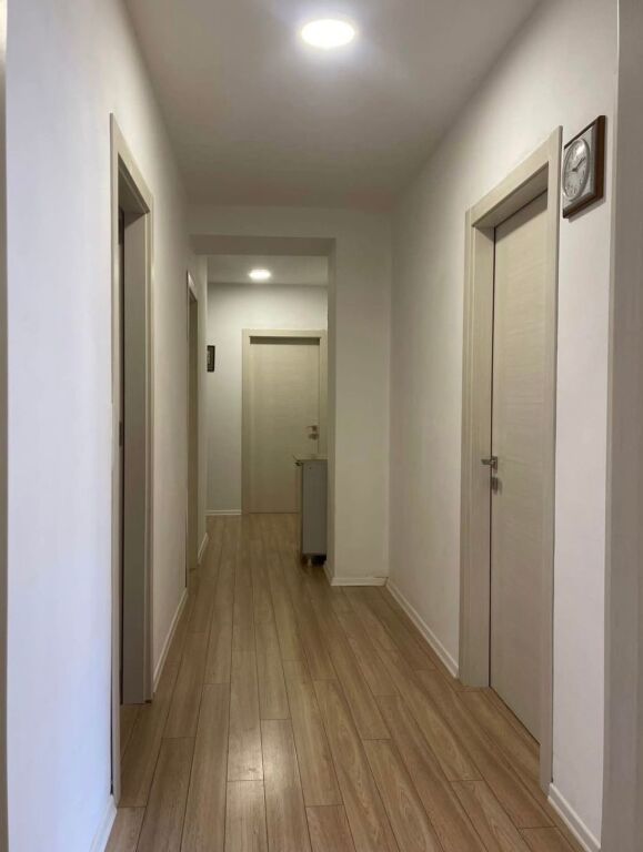 Shitet apartament 3+1+2 tek 5 Maji