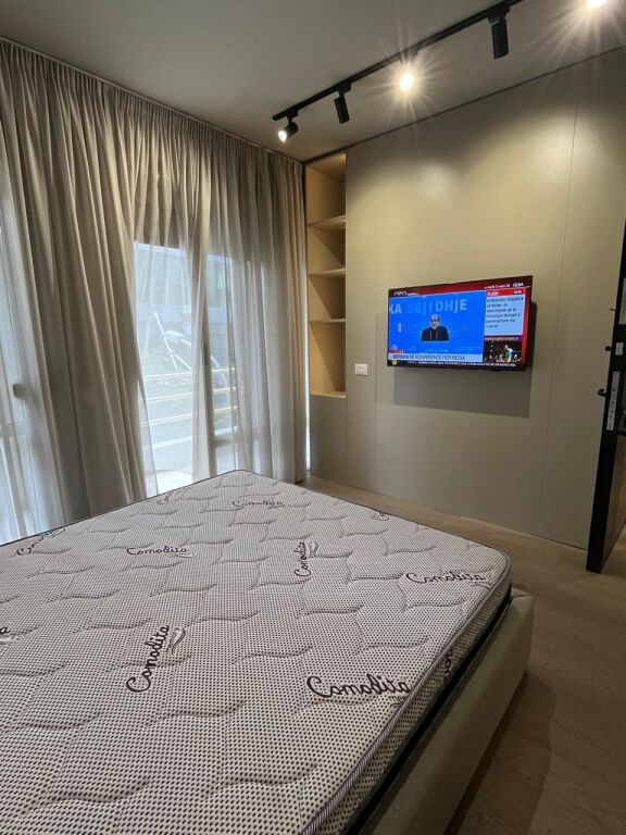 Shiten 3 garsioniere tek Stacioni i trenit.