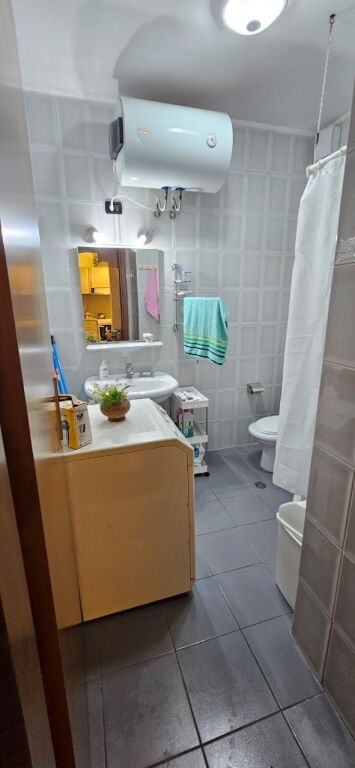 For rent 1+1 PARIS COMMUNE 550 thousand leke