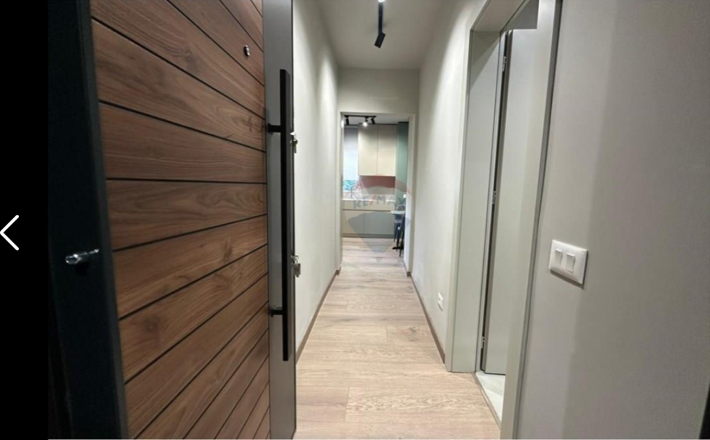 3 studio garsoniere per shitje tek Stacioni i Trenit