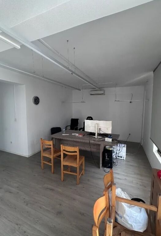 Qera | Ambjent Biznesi | Vasil Shanto | 1200 €/muaj