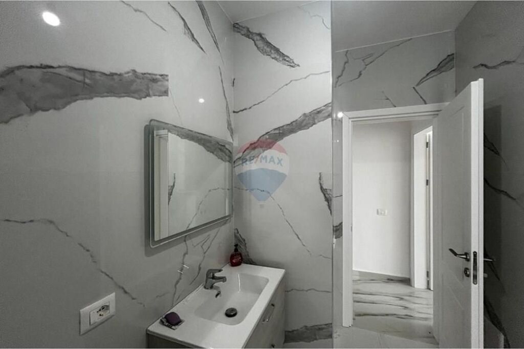 🏡 Apartament Modern me Qira – Gjimnazi Ali Demi, Vlorë