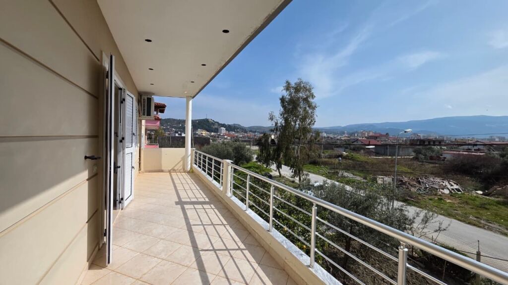 🏡 Apartament 2+1 me Qira – Kat i Dytë i Vilës, Vlorë