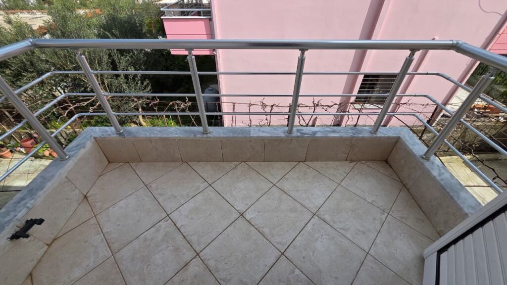 🏡 Apartament 2+1 me Qira – Kat i Dytë i Vilës, Vlorë