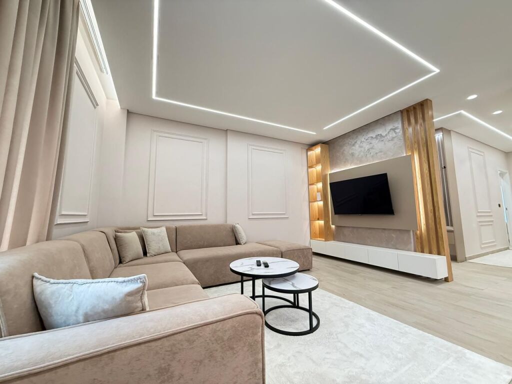 Jepet me qira apartament 2+1+2 me post parkimi tek Rezidenca Sofia, pranë TEG.