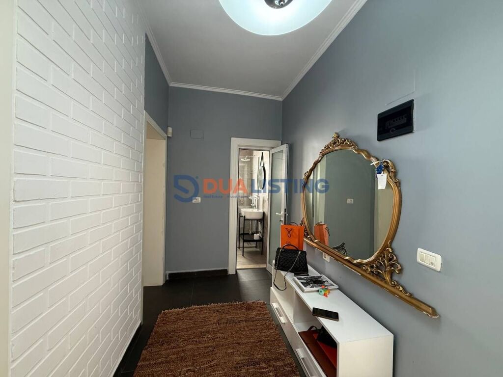 Japim me qira apartament 1+1 prane Gardes ne zonen e bllokut