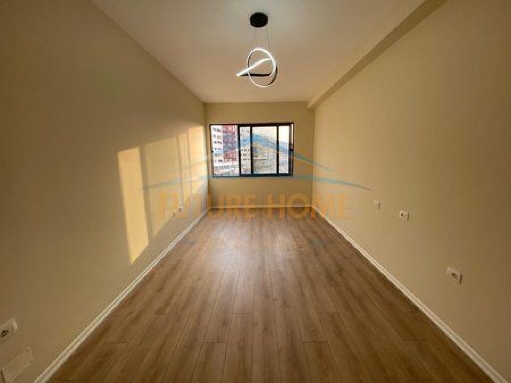 Shitet, Apartament 2+1, Unaza e Re