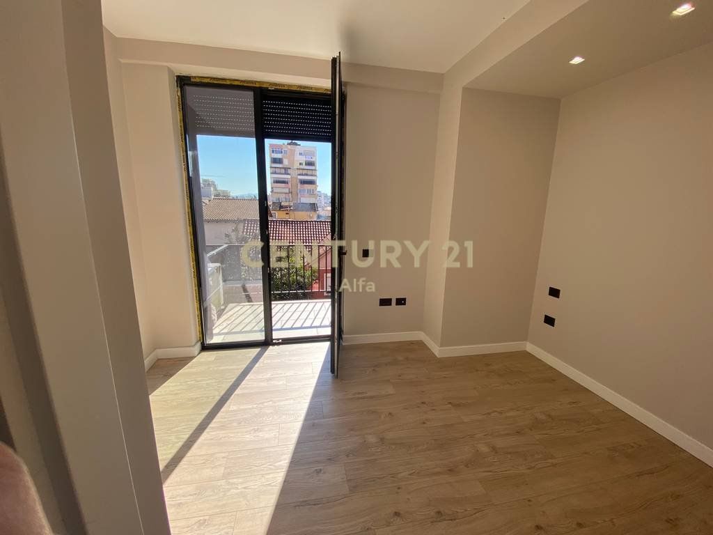 Affittasi appartamento 2+1+2 balconi vicino alla Scuola Rossa!