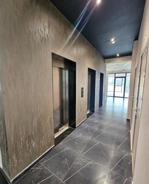 Locale Commerciale in Affitto – Sulla Strada Principale, molto vicino al Centro di Tirana - 250.5 m2