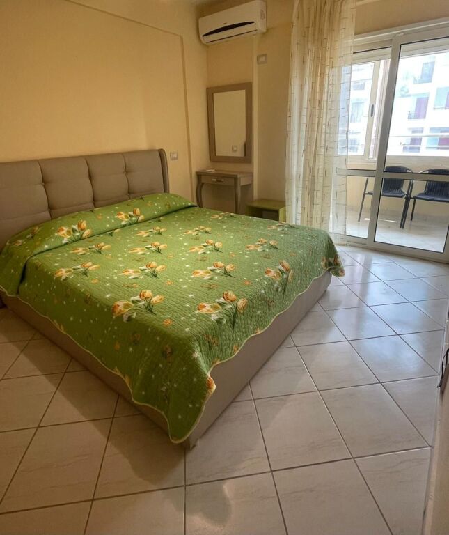 JEPET ME QERA GARSONIERE VOLLGA, DURRES