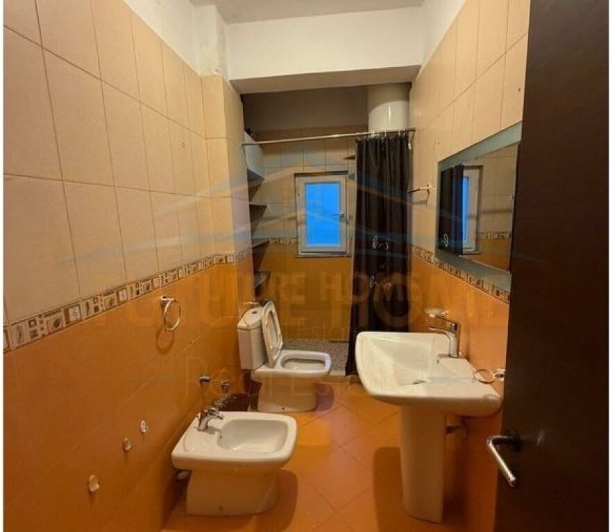 Shitet, Apartament 2+1, Bllok