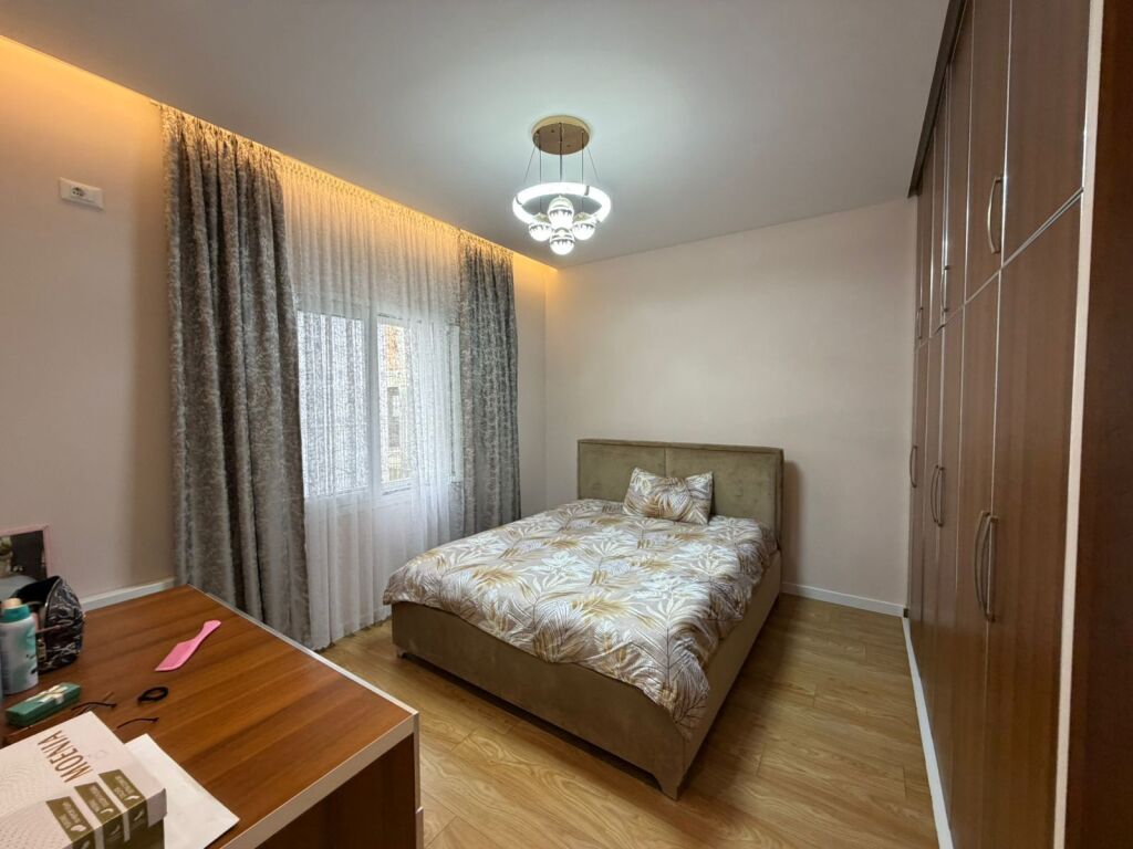 shitet shtepi 1 kateshe ne kenete