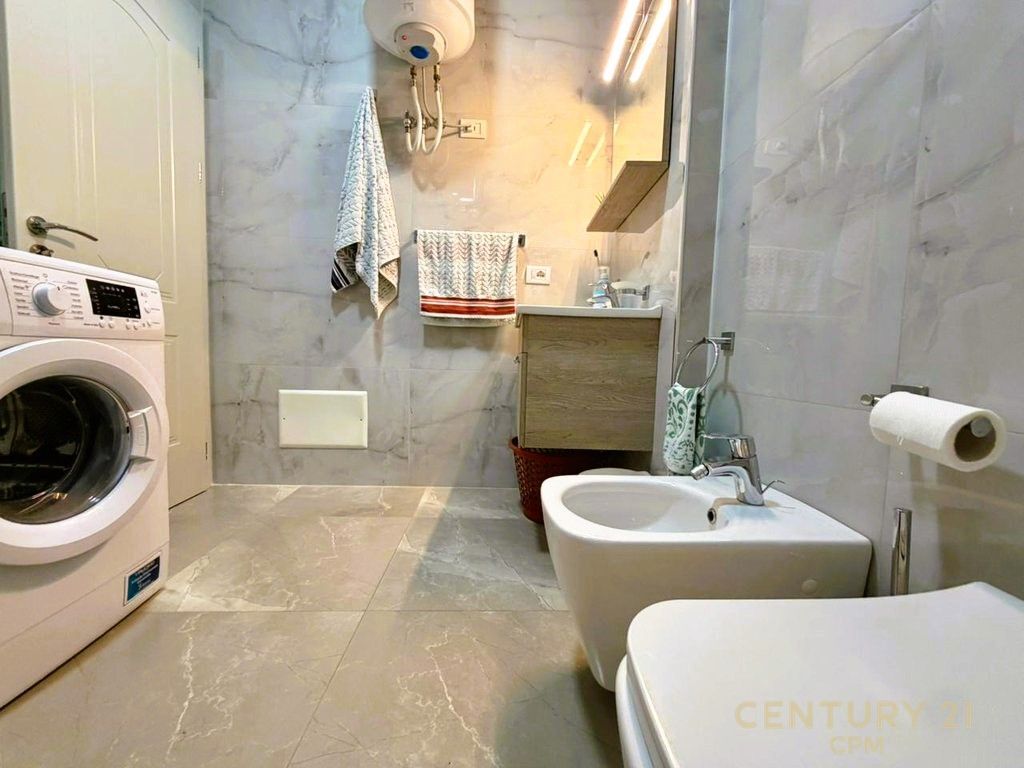 APARTAMENT 2+1 PER SHITJE NE VLORE, VIJA E PARE ME DETIN!