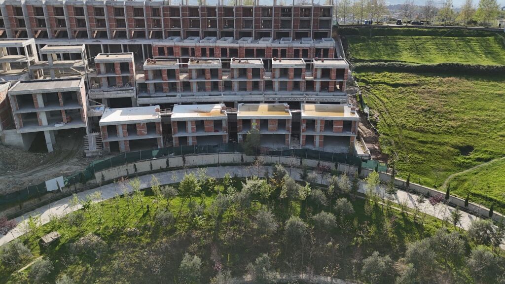 Shitet, Vile, Flowers Hill Residence, Lunder.