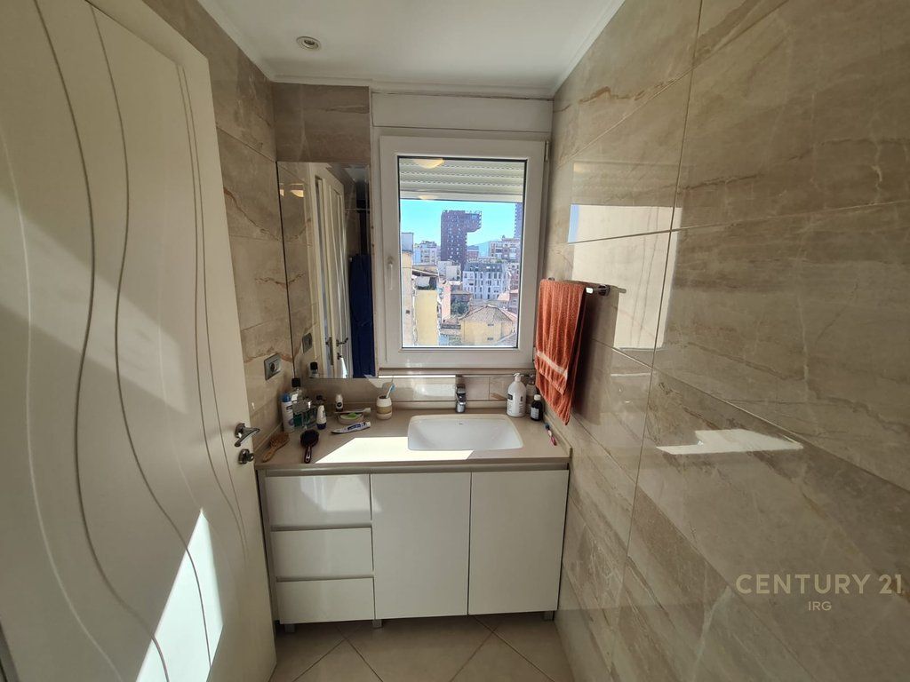 Apartament 2+1+2 per shitje te Rruga e Kavajes