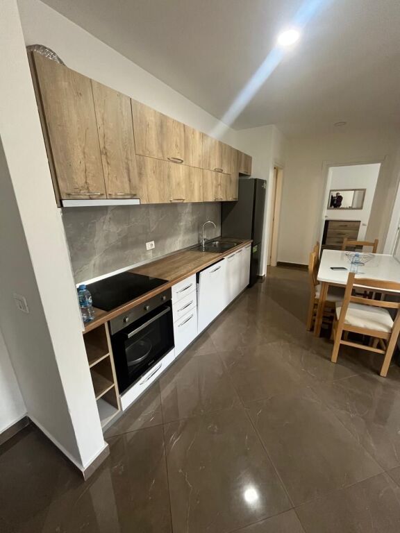 Jepet me qira apartament 2+1 tek Fiori di bosco