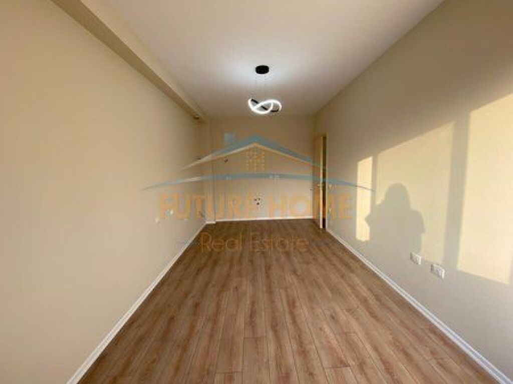 Shitet, Apartament 2+1, Unaza e Re