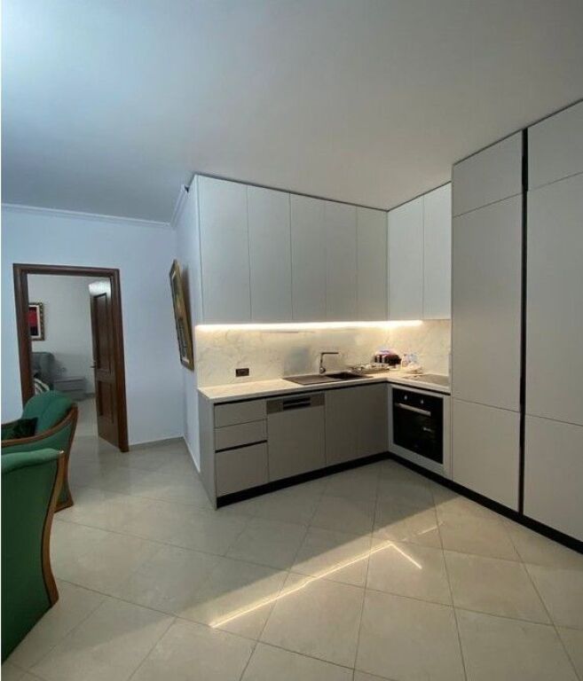 Apartament 1+1 Me Qira në Ish Blloku, Tiranë