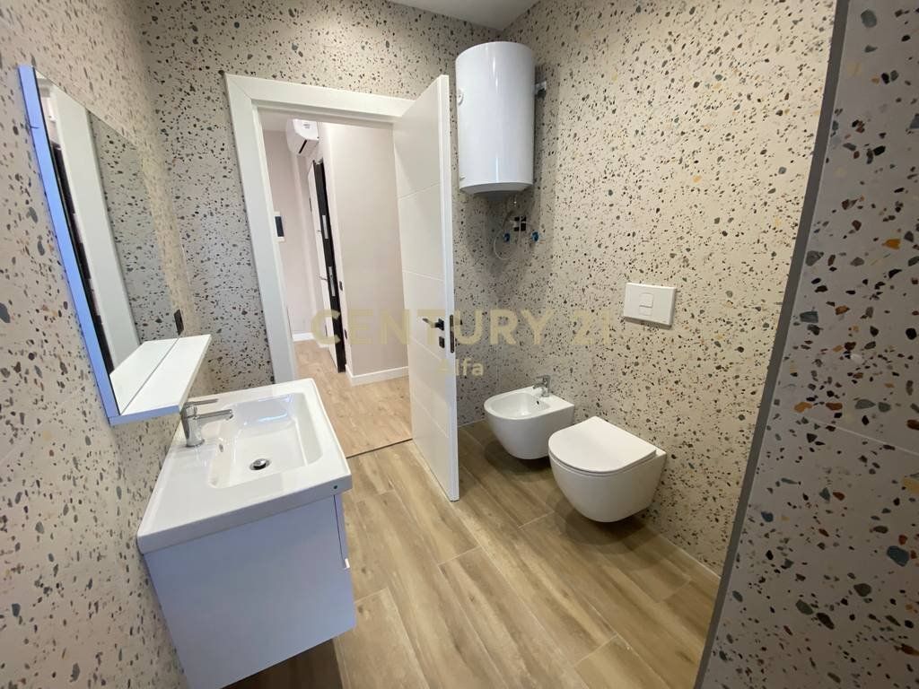 Affittasi appartamento 2+1+2 balconi vicino alla Scuola Rossa!