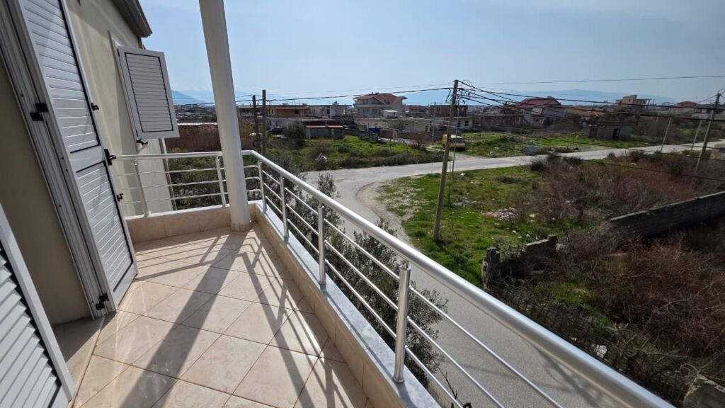 🏡 Apartament 2+1 me Qira – Kat i Dytë i Vilës, Vlorë
