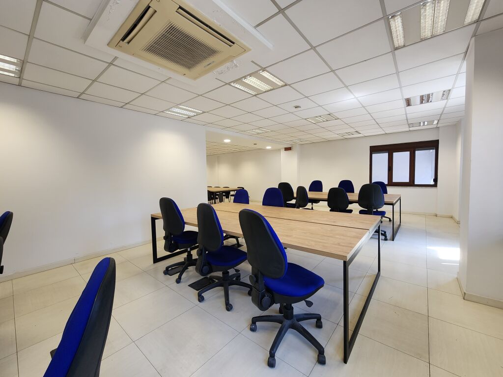 Supreme Office – Ideal Office Space 📍 In front of Delijorgji – Kavaja Street | 420 m² | 3rd Floor | New Building