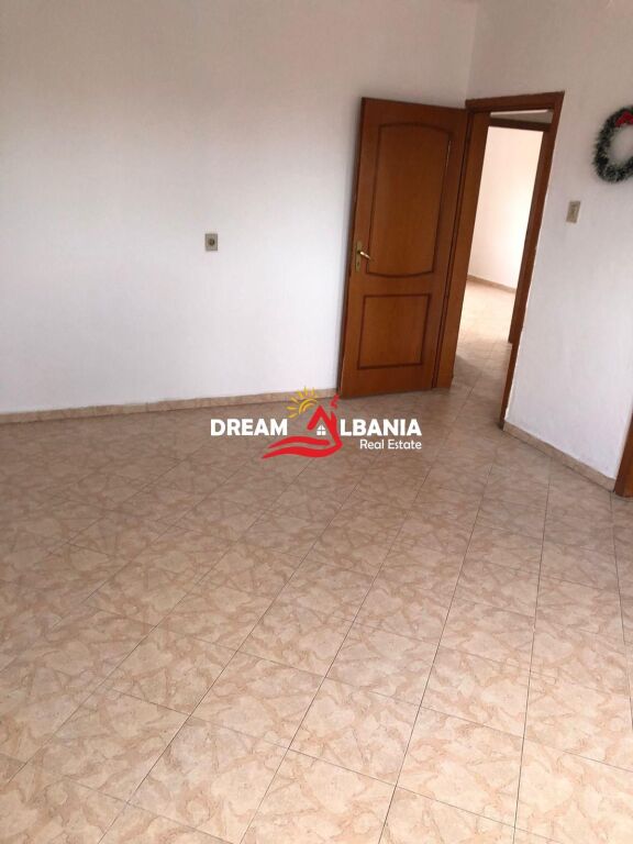 2+1 apartment for sale in Lapraka near the University Trauma Hospital in Tirana (ID 4129452)