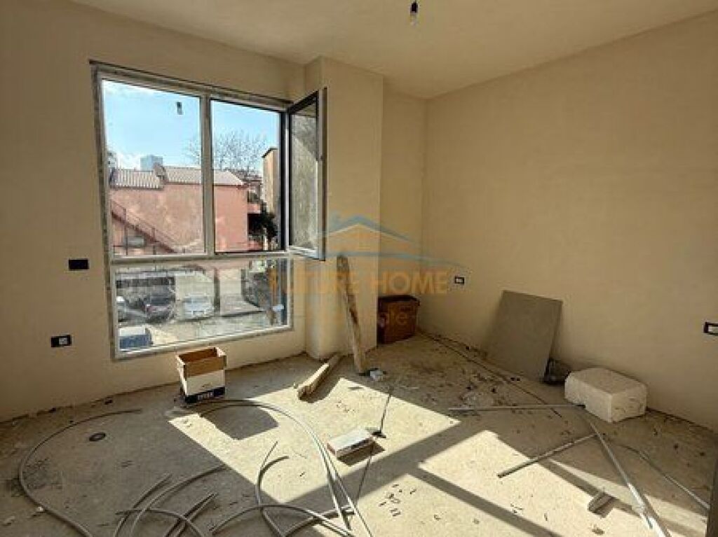 Shitet, Apartament 2+1+2+Depo ,prane Fushës së Alidemit, Tiranë., Tiranë.