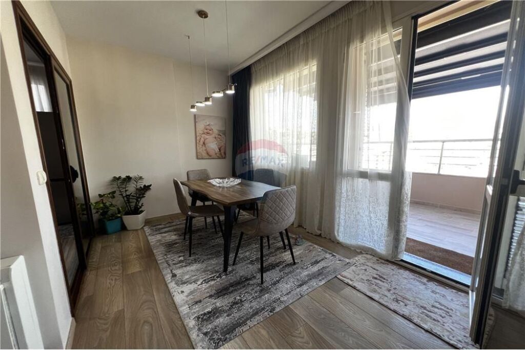 Apartament 2+1 ne shitje ,prane kryqezimit te Rinia , Vlore