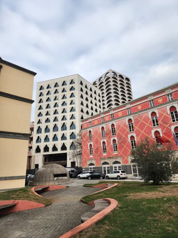 OFFICE FOR RENT – 300 m² (6th Floor) 📍 Skanderbeg Square / Clock Tower / Book Building Tower (in the heart of Tirana 🥰) Open Space / Ready in July 💰 €12,000