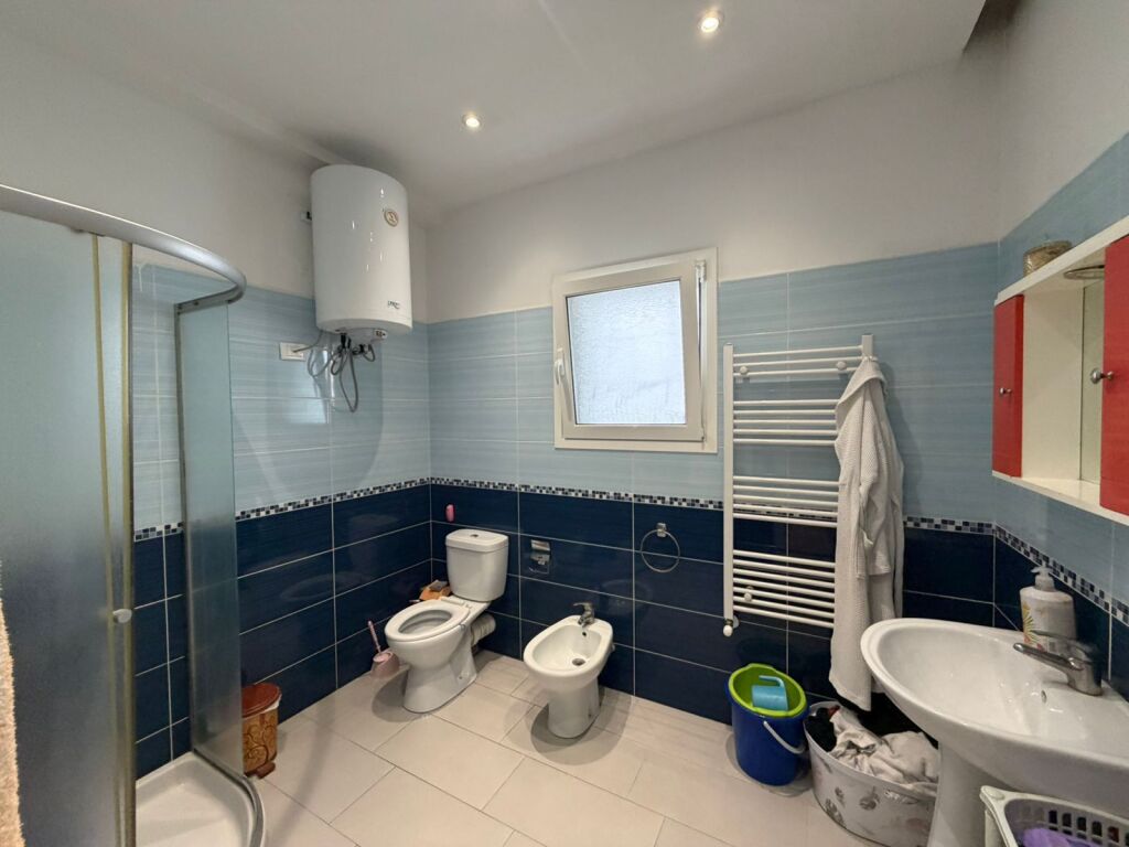 shitet shtepi 1 kateshe ne kenete