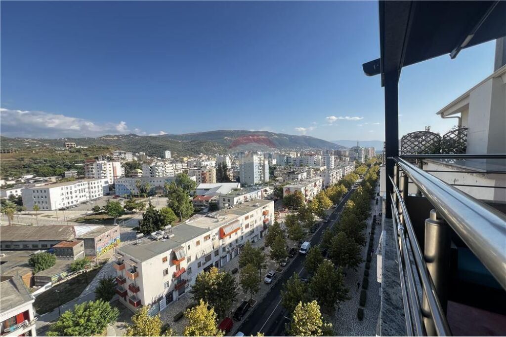 Apartament 2+1 ne shitje ,prane kryqezimit te Rinia , Vlore