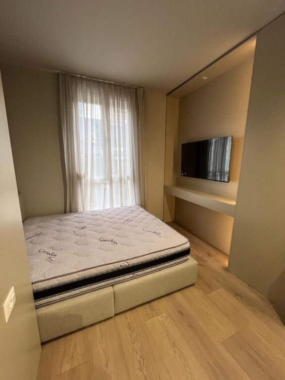 Shiten 3 garsioniere tek Stacioni i trenit.