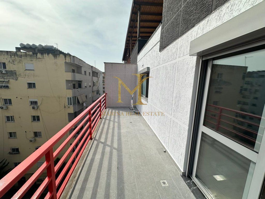 SHITET APARTAMENT 2+1 + DEPO NE NJE PALLAT TE RI NE PLAZH HEKURUDHA !