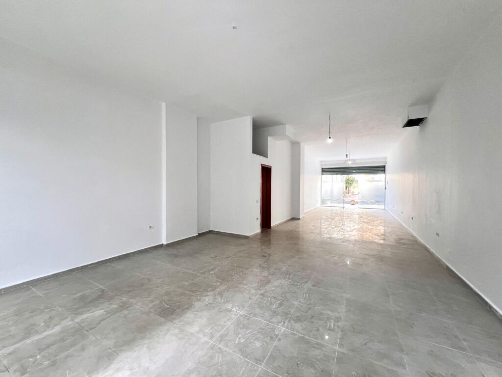 Locale Commerciale in Affitto (114 m²) Open Space 📍 Centro – Black Diamond Hotel | 1.000€/mese | (Selvia, incrocio) | Piano: 0