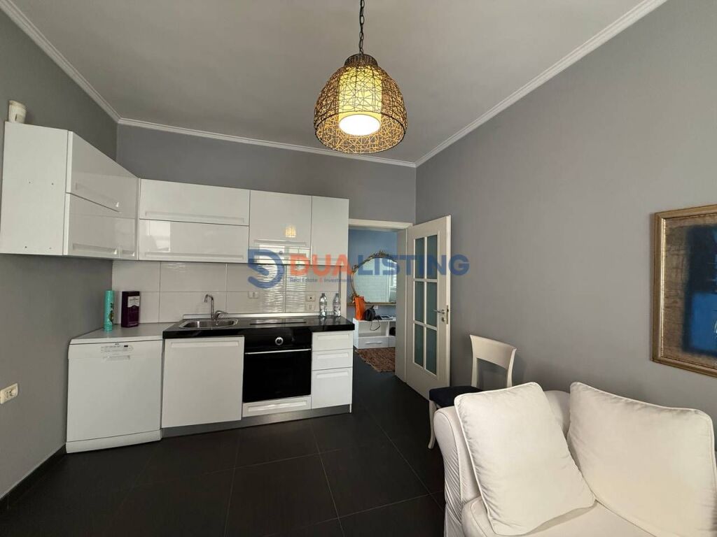 Japim me qira apartament 1+1 prane Gardes ne zonen e bllokut