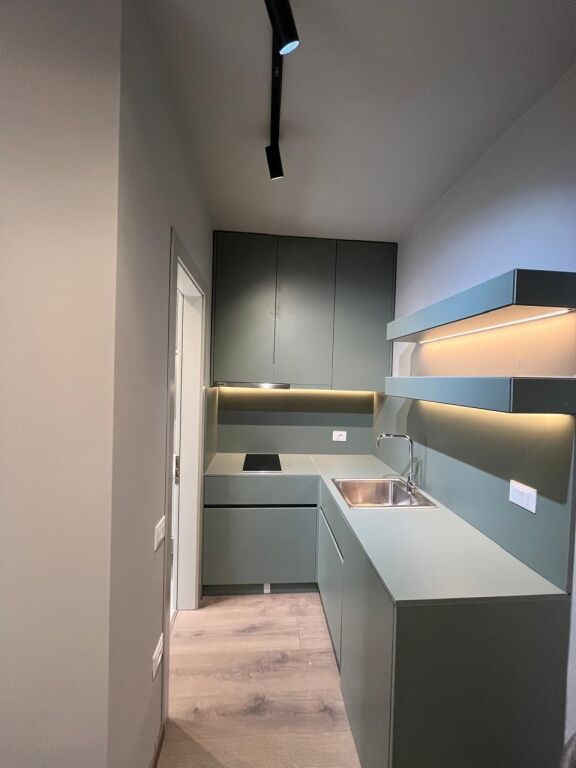 Shiten 3 garsioniere tek Stacioni i trenit.