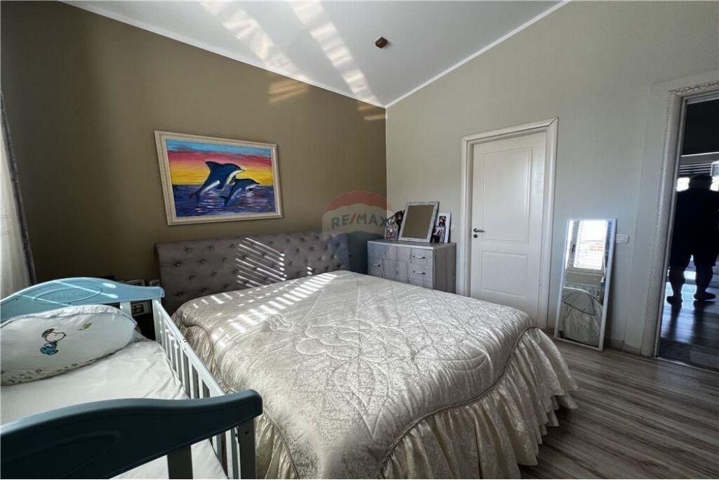 Apartament 2+1 ne shitje ,prane kryqezimit te Rinia , Vlore