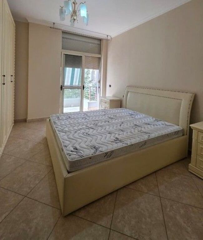 Shitet, Apartament 2+1+2, Unaza e Re, Tirane..