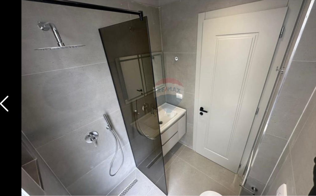 3 studio garsoniere per shitje tek Stacioni i Trenit