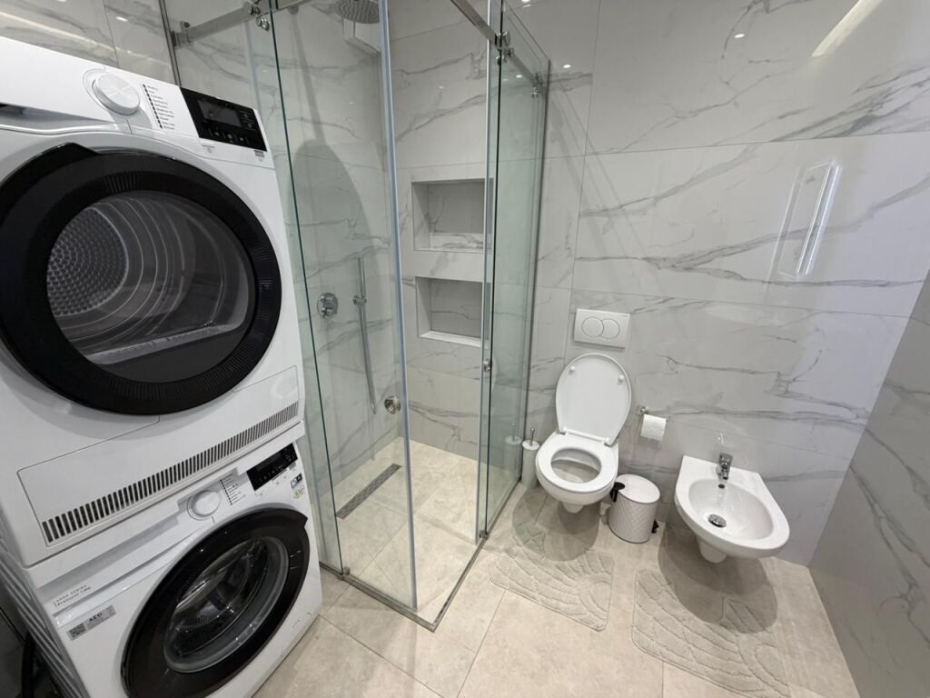 Apartament 1+1+Parking per qira tek Liqeni i Thate.