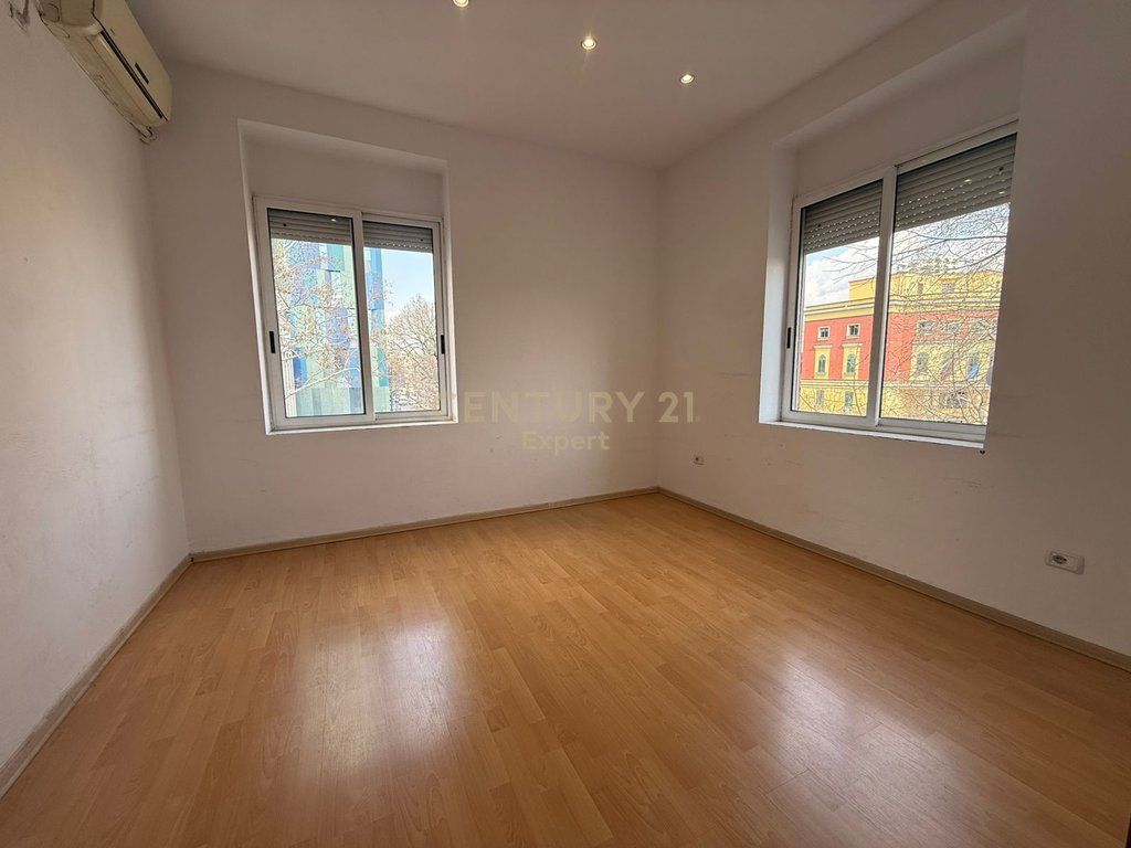 JAPIM ME QIRA APARTAMENT 3+1 PER ZYRA PRANE TAIWANIT !