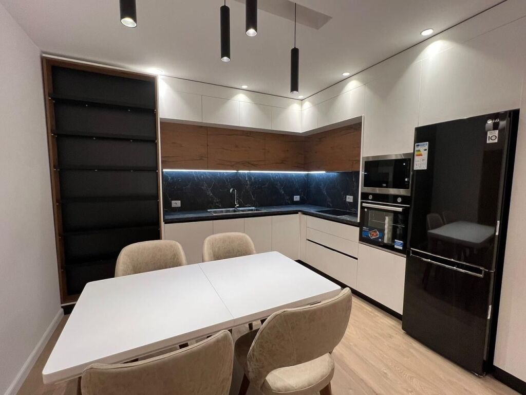 Apartament 2+1, Zogu I Zi!