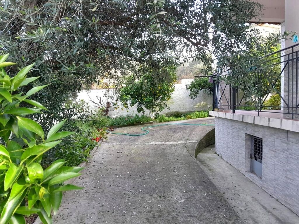 Shtepi private me oborr Vlore