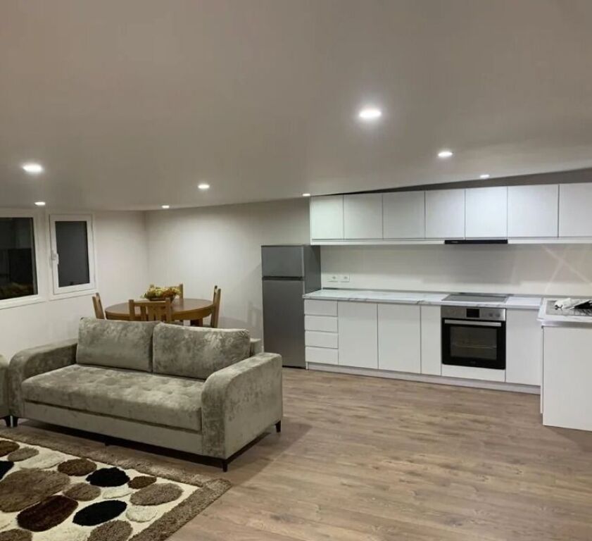 Affitto | Casa privata 1 + 1 | Siri Kodra | 450 €/mese