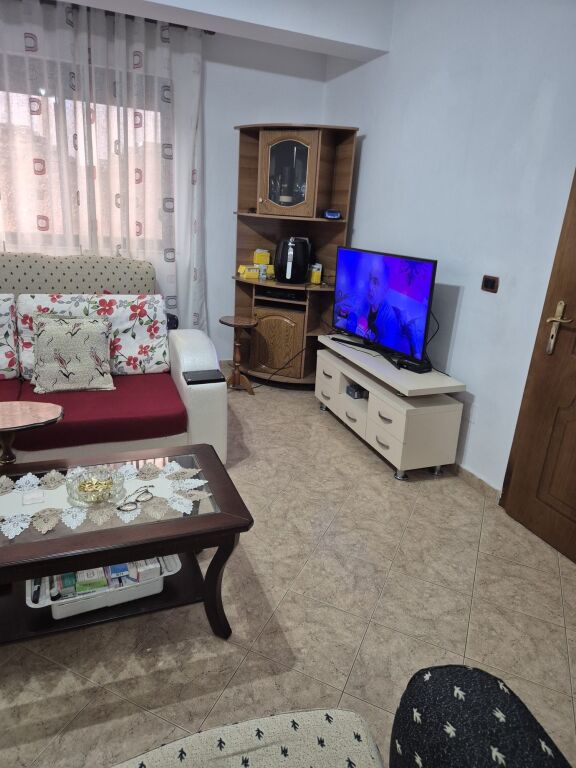 Apartament 1+1 me qera prane Qsut tek Spitali Amerikan 2