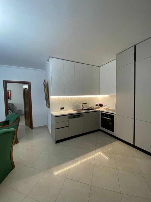 Apartament 1+1 Me Qira në Ish Blloku, Tiranë