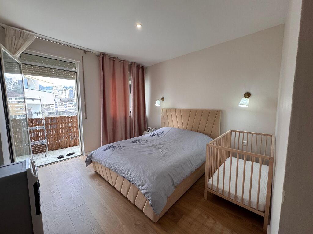 Apartament per shitje 2+1+ me 2 ballkone Liqeni i Thate