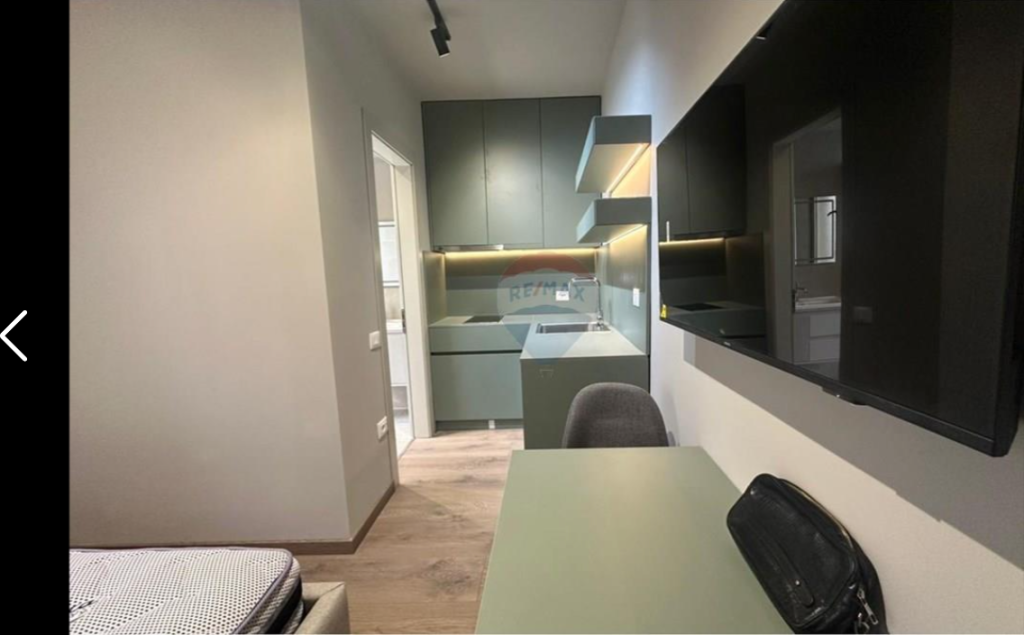 3 studio garsoniere per shitje tek Stacioni i Trenit